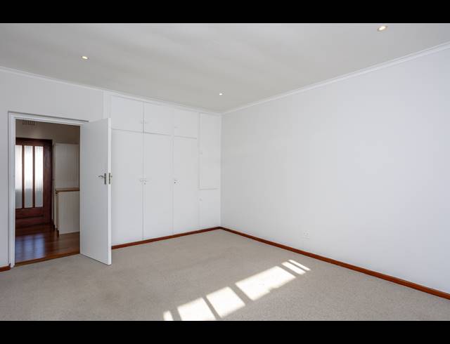2 BEDROOM APARTMENT TO LET IN NEWLANDS